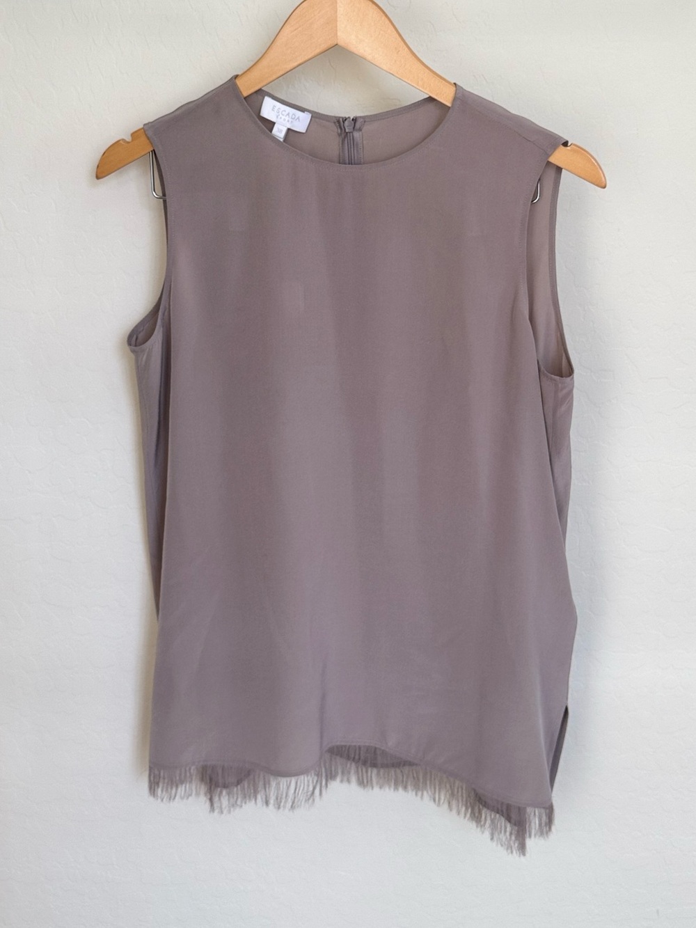 ESCADA Sleeveless Silk-Blend Blouse Fine Fringe Hem Tank Top Taupe/Grey Size 38